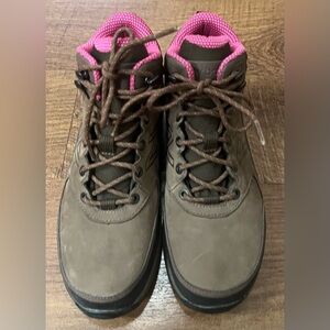 New Balance Suede Waterproof 1400 Hiking Boots 7 Brown Pink Lace Up Roll Bar